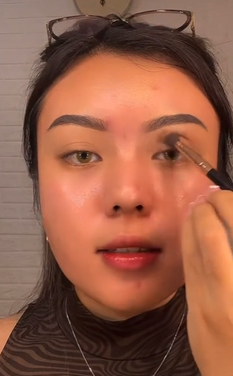 Memakai Eyeshadow