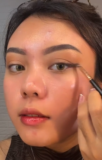 Memakai Eyeshadow