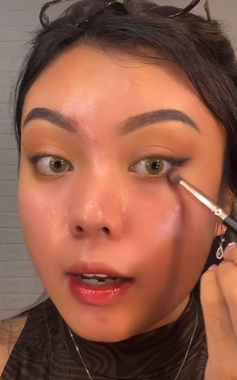 Memakai Eyeshadow