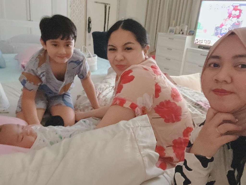 Lala bersama Nagita dan Rafathar Lala bersama Nagita dan Rafathar