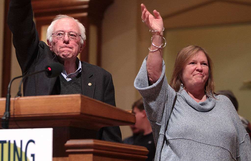 Bernie Sandre dan istrinya