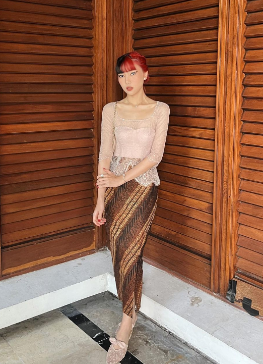 Instagram @isyanasarasvati