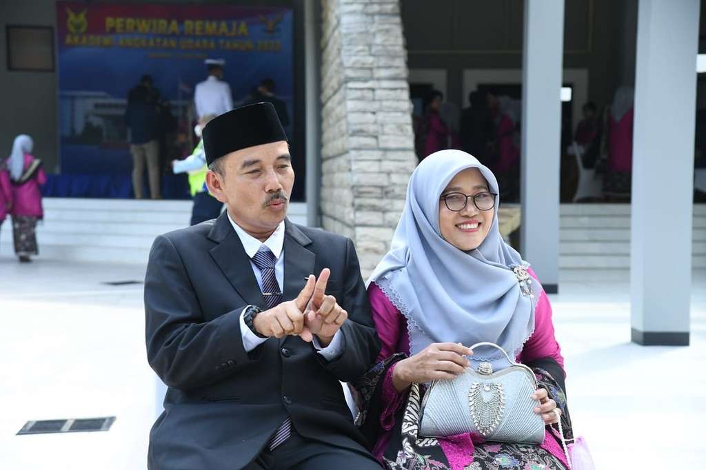 Anak Pedagang Kerupuk Dilantik Jadi Perwira TNI, Disambut Tangis dan Peluk Ibu