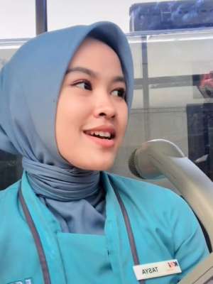 Tasya, announcer di Stasiun Cirebon.