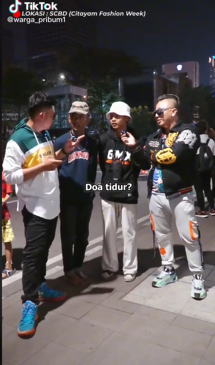 Remaja SCBD Baca Alquran dengan Suara Merdu: Sisi Terang Citayam Fashion Week