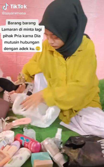 Viral mempelai pria batalkan lamaran, calon istri kembalikan seserahan.