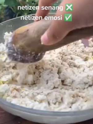 Tutorial masak bikin emosi.