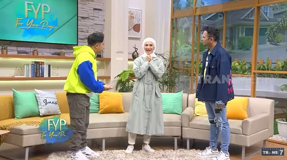 Wanda Hamidah Berhijab