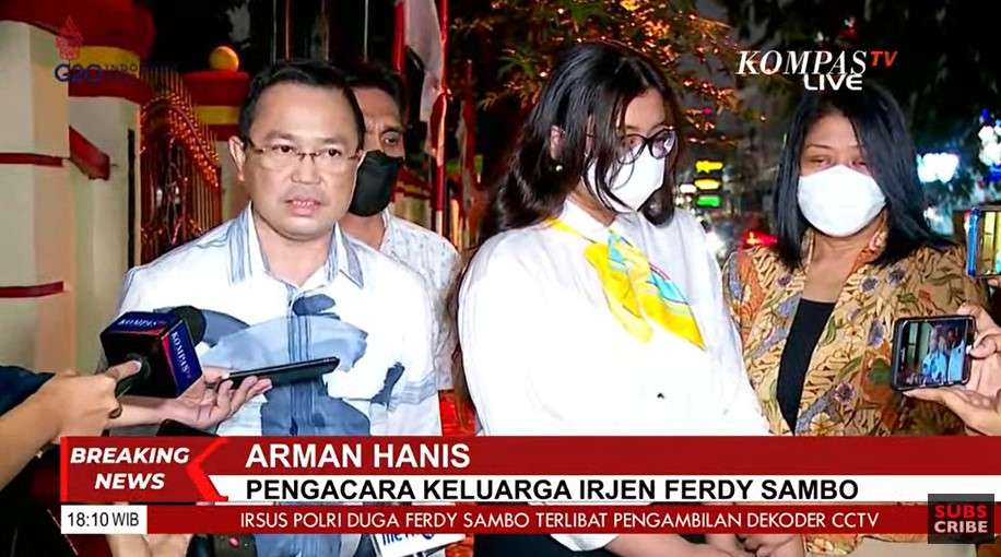 Arman Hanis dan Putri ke Mako Brimob Arman Hanis dan Putri ke Mako Brimob