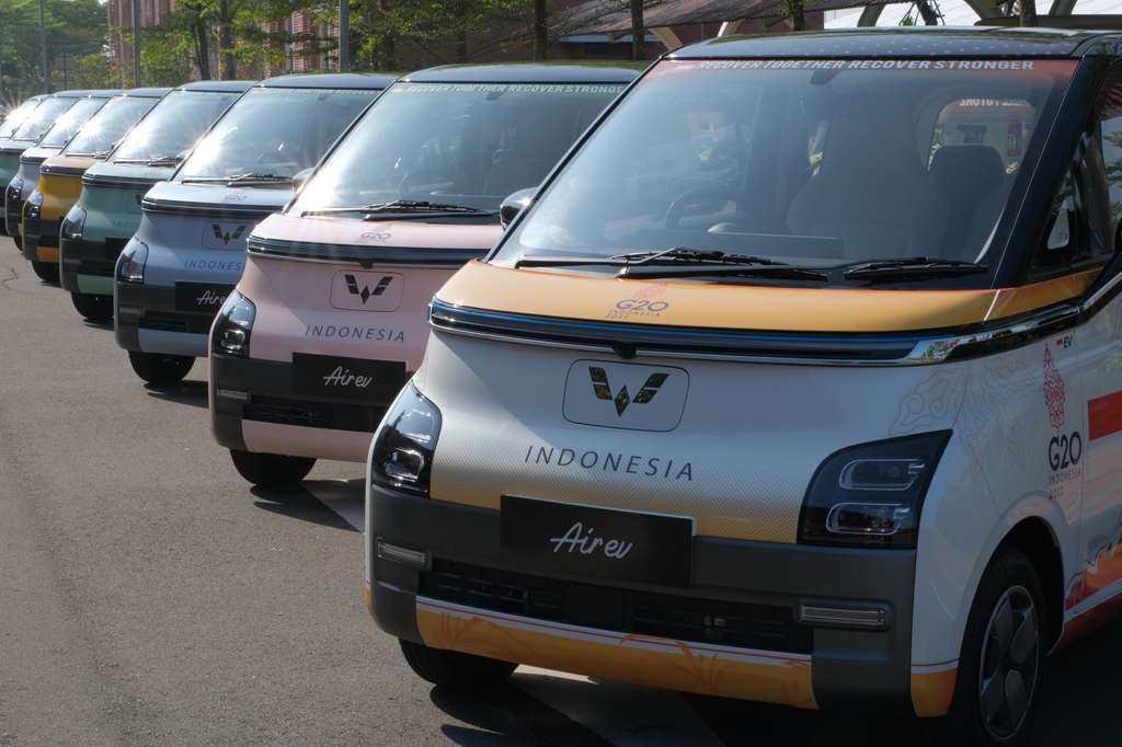 Wuling resmi memulai produksi kendaraan listrik pertamanya, Air ev, yang merupakan official car partner G20