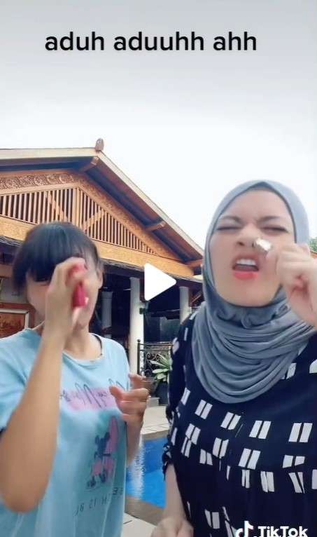 Potret kedekatan Nathalie dengan Riesca Rose