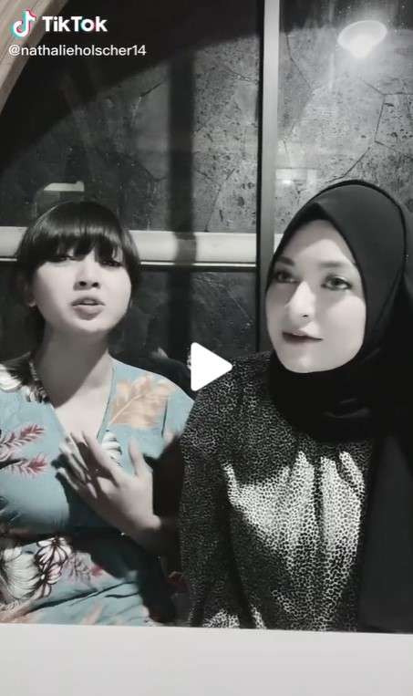Potret kedekatan Nathalie dengan Riesca Rose