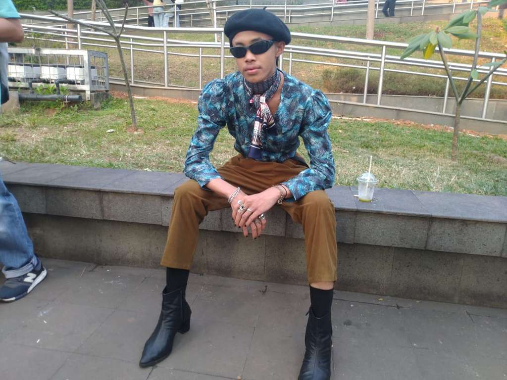 Penampilan Ale di Citayam Fashion Week Penampilan Ale di Citayam Fashion Week