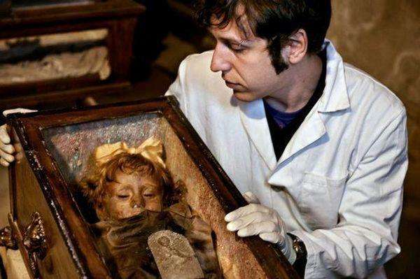 Misteri mumi Rosalia Lombardo yang bisa berkedip terungkap.