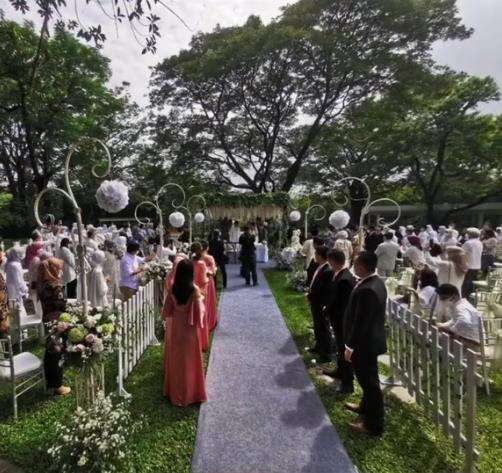 Ingin pernikahan seperti di film Twilight, realitanya malah tak terduga.