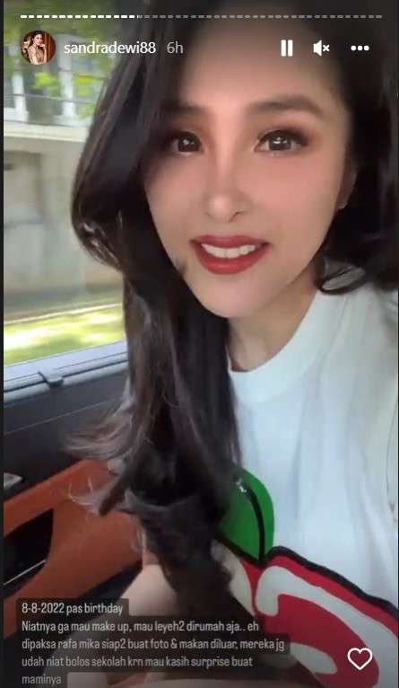 Hadiah ulang tahun Sandra Dewi