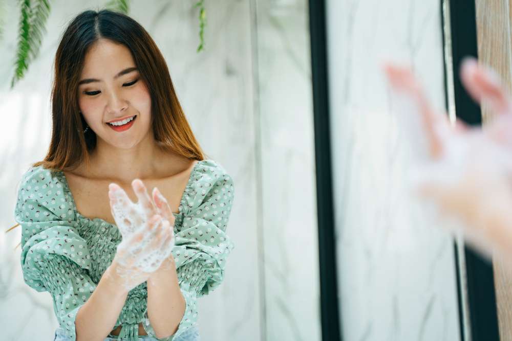 Tips Makeup Penting untuk Tampil Cantik bagi Pengguna Lensa Kontak
