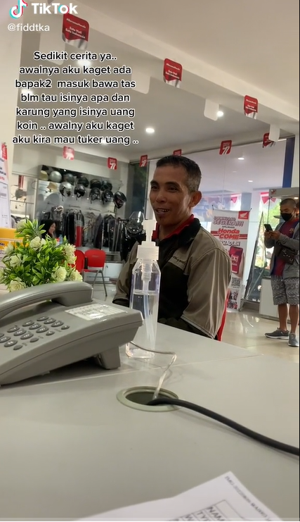 Ayah beli motor untuk anak pakai uang receh