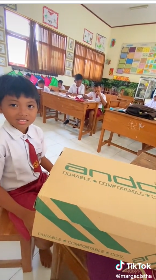 guru belikan sepatu