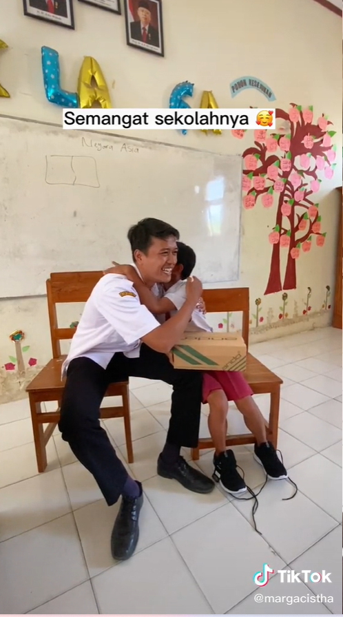 guru belikan sepatu