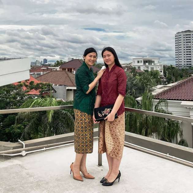 Nathania Zhong dan Veronica Tan