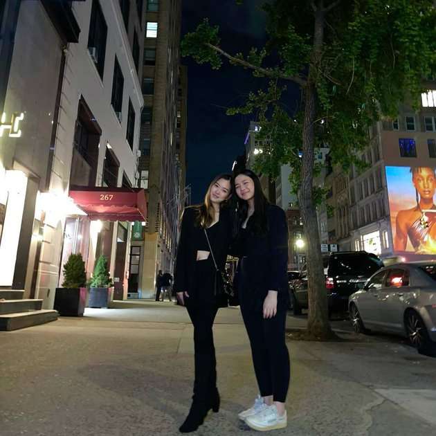 Nathania Zhong di Amerika Serikat