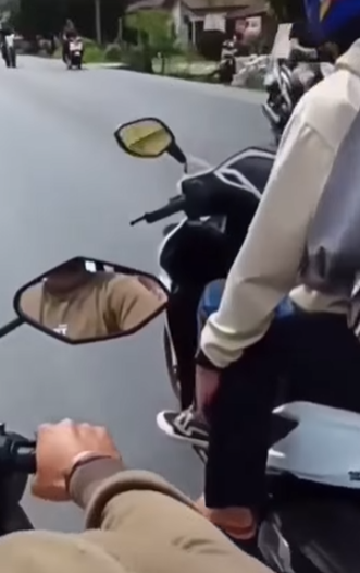 Aksi Unik Pemotor