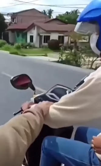 Aksi Unik Pemotor