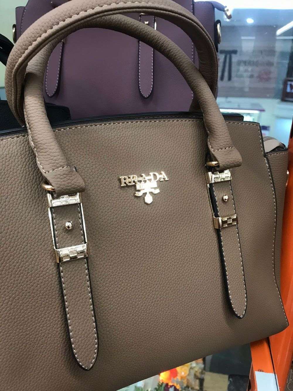 7 potret tas branded kw