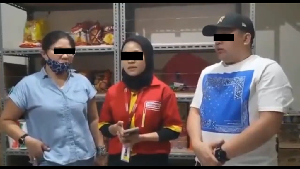 viral ibu-ibu curi cokelat di alfamart