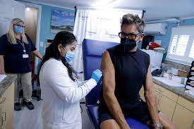 Pria di AS menerima vaksin cacar monyet Pria di AS menerima vaksin cacar monyet