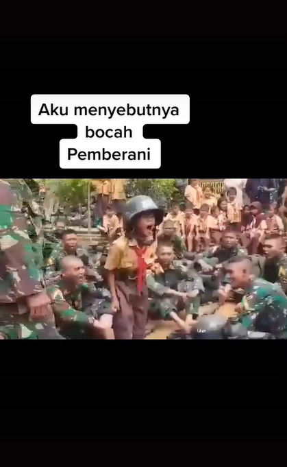 Aksi Siswa SD Pimpin Yel-yel Taruna TNI, Keberaniannya Tuai Pujian