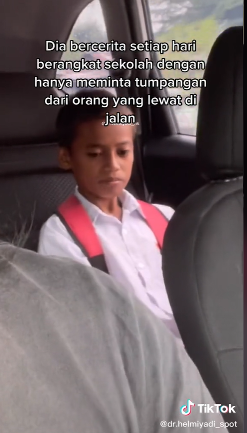 Viral Video Siswa SD Harus Cari Tumpangan Demi ke Sekolah yang Berjarak 10 Kilometer