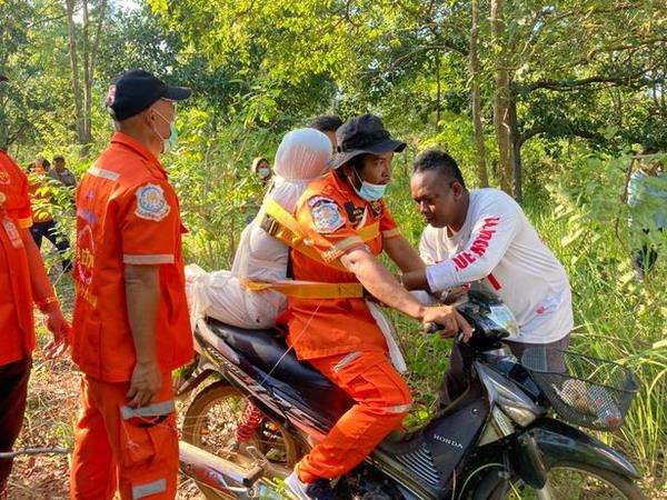 Dikira bonceng manekin, ternyata mayat sungguhan.