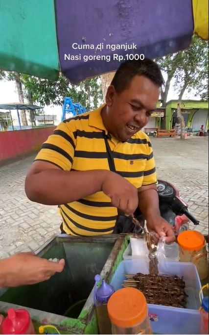Nasi Goreng Harga Rp1.000 di Nganjuk, Porsi Melimpah Auto Kangen Masa Sekolah