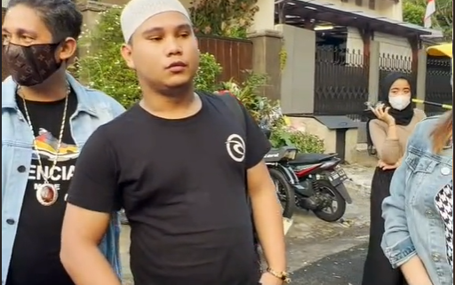 marcel ditantang adu tembak