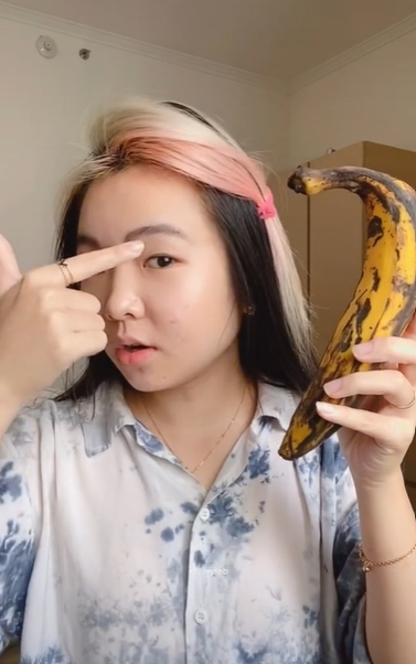Merias Wajah dengan Buah