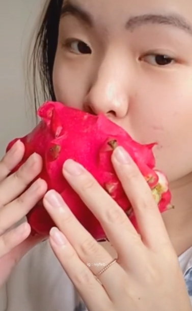 Merias Wajah dengan Buah