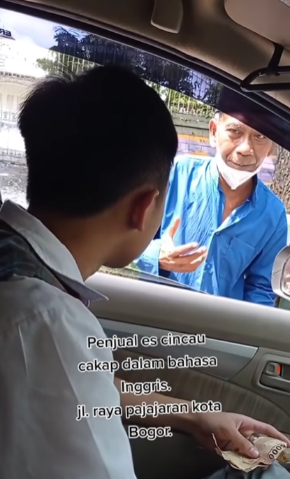 Bukan Penjual Cincau Sembarangan, Kakek Ini Jago Bahasa Inggris Bikin Warganet Minder Bukan Penjual Cincau Sembarangan, Kakek Ini Jago Bahasa Inggris Bikin Warganet Minder