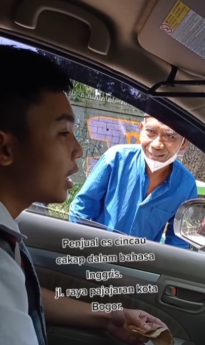 Bukan Penjual Cincau Sembarangan, Kakek Ini Jago Bahasa Inggris Bikin Warganet Minder Bukan Penjual Cincau Sembarangan, Kakek Ini Jago Bahasa Inggris Bikin Warganet Minder