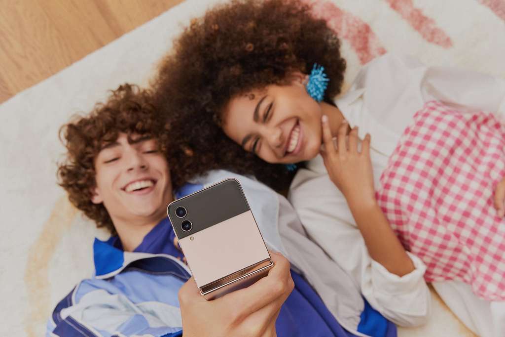 Eksplorasi Cara Baru Membuat Konten dengan Lebih Hebat dan Seru dari Sebelumnya Menggunakan Flex Cam pada Galaxy Z Flip4 5G
