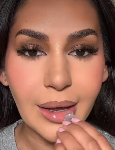 Memakai Lip Plumper