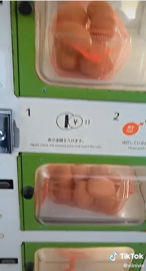 Beli Telur di Vending Machine, Pria Ini Dapat Cashback Tak Terduga