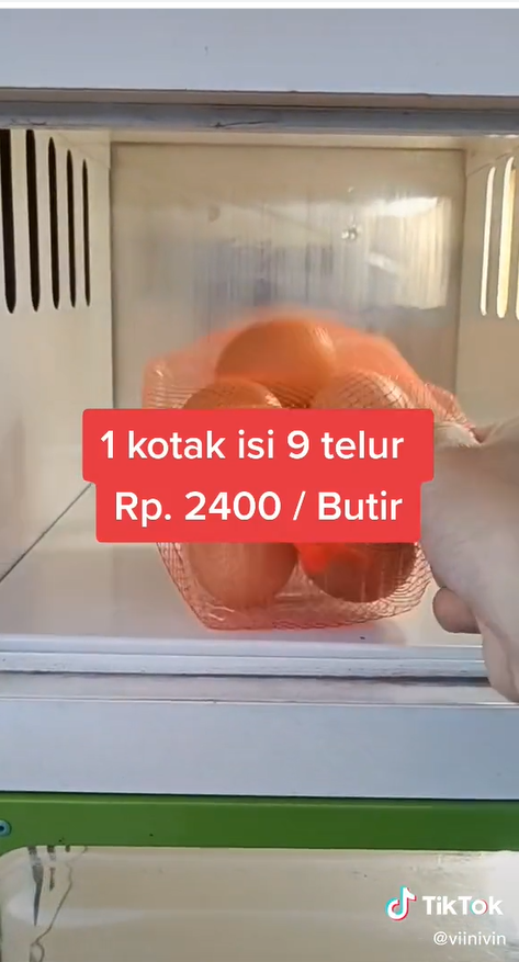 Beli Telur di Vending Machine, Pria Ini Dapat Cashback Tak Terduga