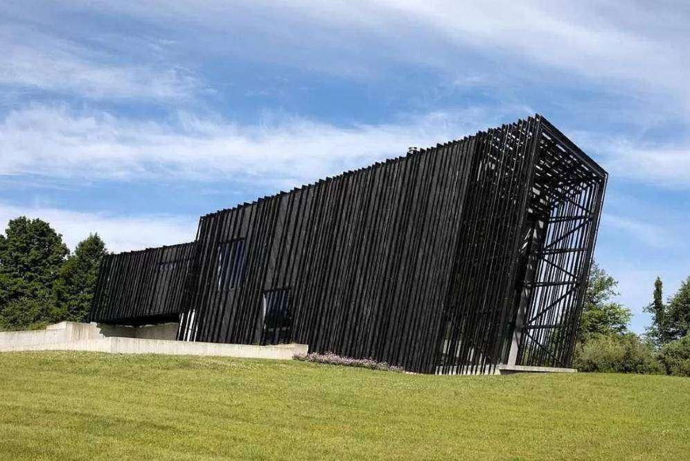 Sleeve House