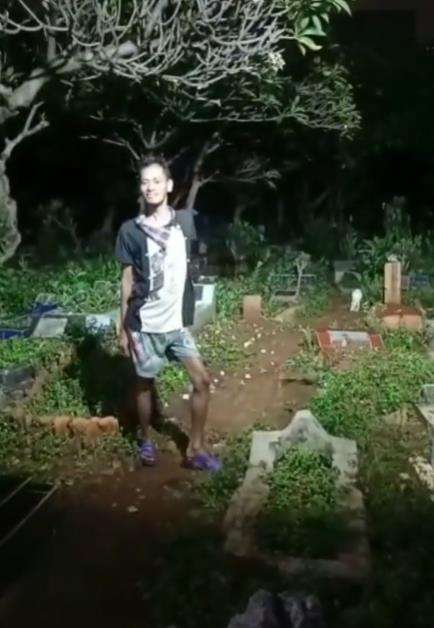 Citayam Fashion Week di Kuburan?