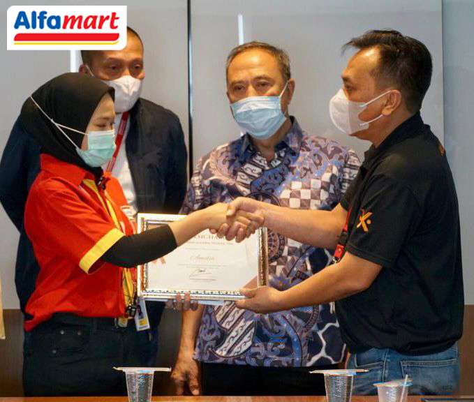 Sempat Viral Usai Pergoki Pengutil Cokelat, Amelia Dapat Hadiah Tak Terduga dari Bos Alfamart