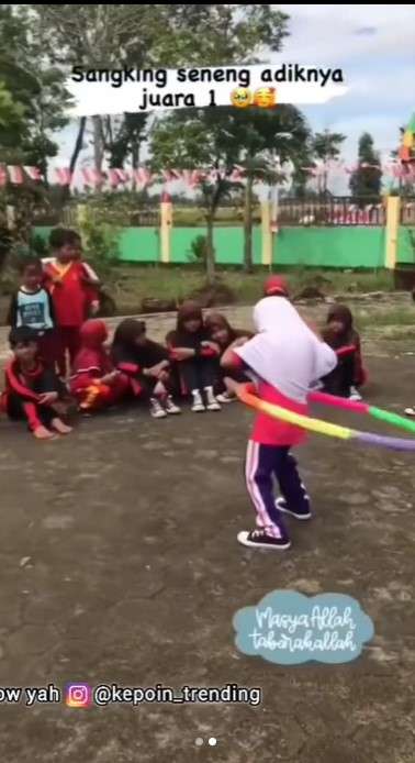 juara lomba hula hoop