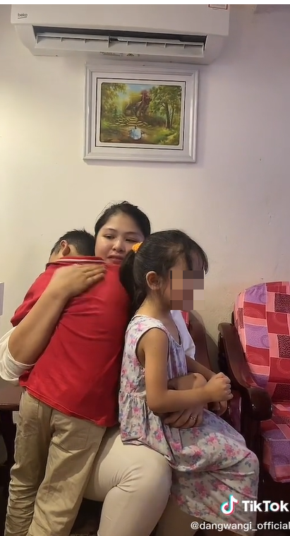 Momen Pertemuan Anak dan Ibu Kandung yang Terpisah Selama 2 Tahun, Kisah di Baliknya Bikin Haru