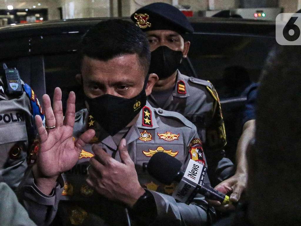 Irjen Fredy Sambo saat dibawa ke Mako Brimob untuk ditahan